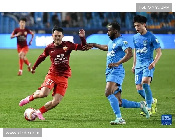 南通支云全力迎战强劲对手鏖战激烈展现球队韧性与拼搏精神